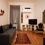 Tiziano Apartment By Ghor
